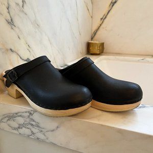 SVEN BLACK LEATHER CLOGS